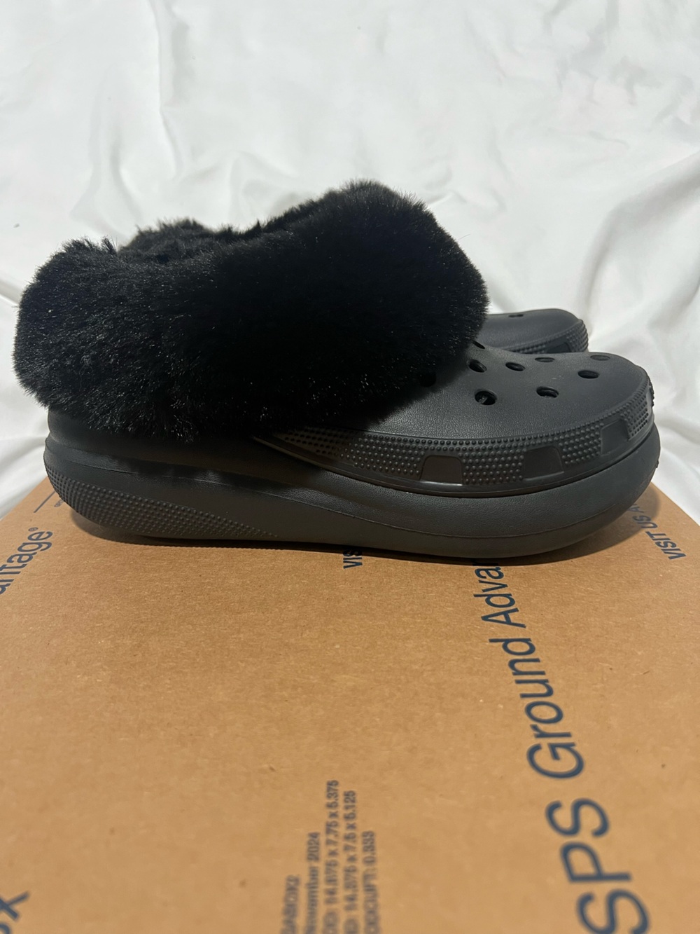 CROCS Classic Furever Crush Faux Shearling Lined
Clog SZ 7